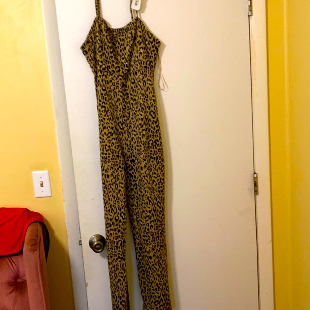 New jumpsuit never worn it